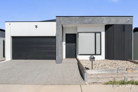 721 Grand Bvd, Mickleham, VIC 3064