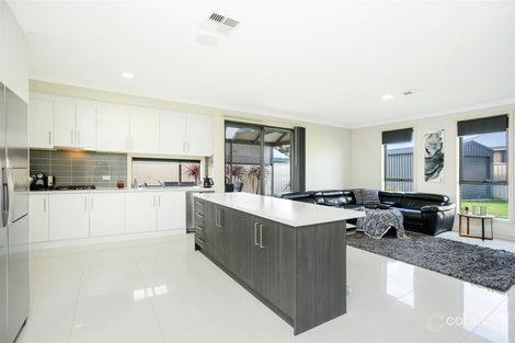 Property photo of 32 Arcadia Avenue Hindmarsh Island SA 5214