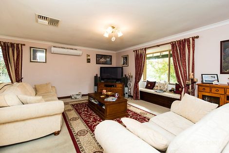 Property photo of 33 Reynolds Close Swan View WA 6056