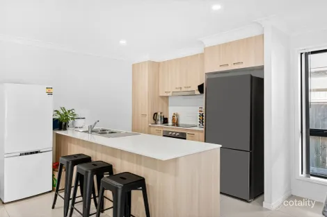 Property photo of 82 Pepper Tree Drive Holmview QLD 4207