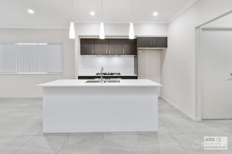 Property photo of 36 Cressbrook Circuit Deebing Heights QLD 4306