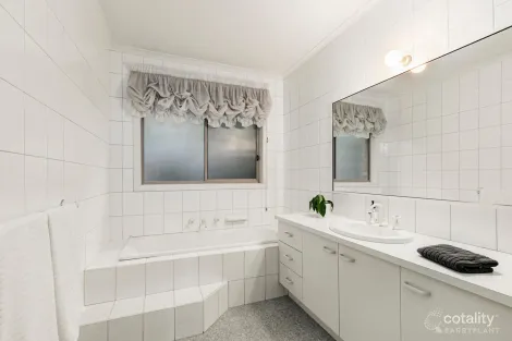 Property photo of 10 Pickering Place Doncaster East VIC 3109