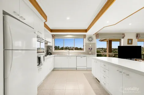 Property photo of 10 Pickering Place Doncaster East VIC 3109