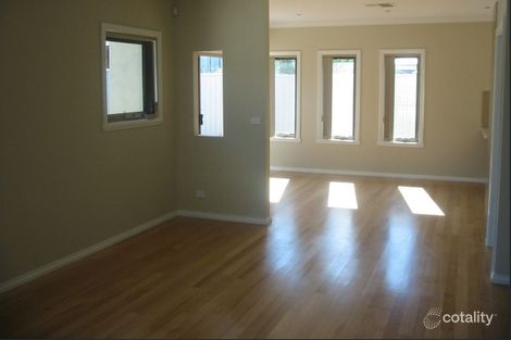 Property photo of 2/32 Oberon Avenue St Albans VIC 3021