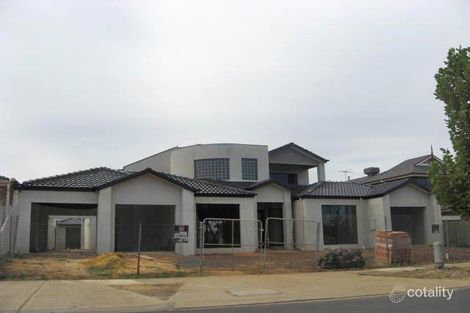 4 Palmerston Cres, Taylors Lakes, VIC 3038