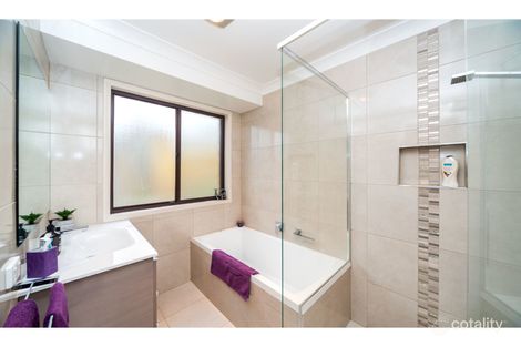 Property photo of 18 Mullewa Crescent Helensvale QLD 4212