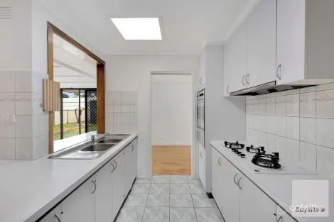 Property photo of 3 Niki Close Albanvale VIC 3021