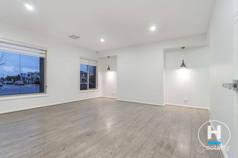 Property photo of 116 Arena Avenue Roxburgh Park VIC 3064