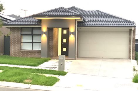 Property photo of 26 Waxflower Street Denham Court NSW 2565