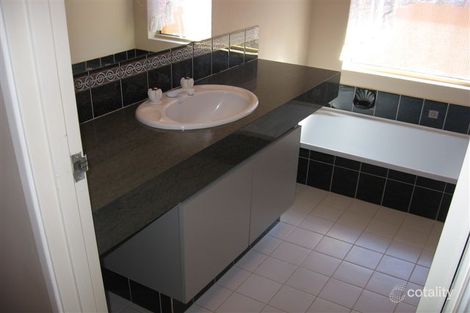Property photo of 11 Vilberie Close Kiara WA 6054