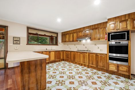 Property photo of 11 Highview Crescent Macleod VIC 3085