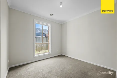 Property photo of 51 Marble Drive Cobblebank VIC 3338