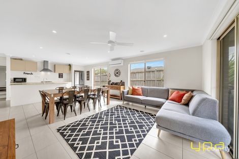 Property photo of 10 Rock Daisy Drive Cranbourne West VIC 3977