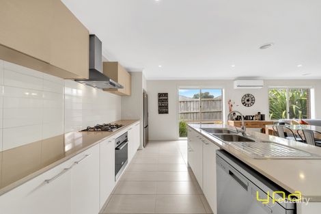 Property photo of 10 Rock Daisy Drive Cranbourne West VIC 3977
