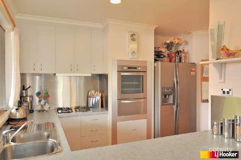Property photo of 10 Hillview Rise Hampton Park VIC 3976