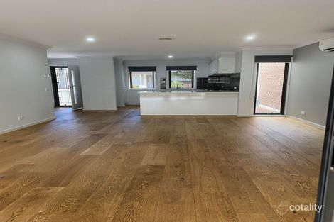 Property photo of 32/17 Golden Elm Way Lyndhurst VIC 3975
