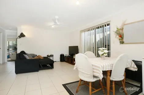 Property photo of 2/233 Central Street Labrador QLD 4215