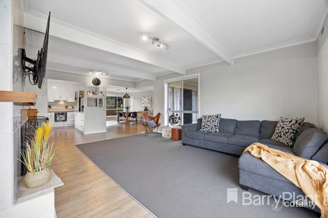 Property photo of 8 Marina Drive Mount Clear VIC 3350