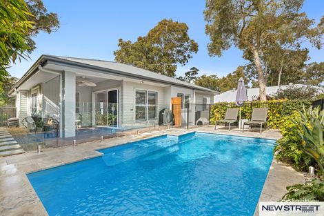 8 Nightshade Cres, Murrays Beach, NSW 2281