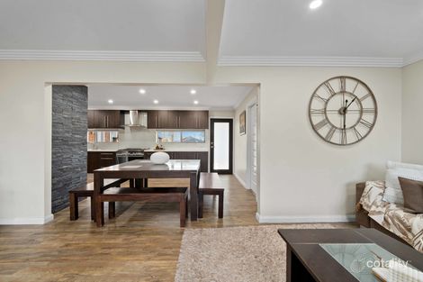 Property photo of 10 Arana Close Georges Hall NSW 2198