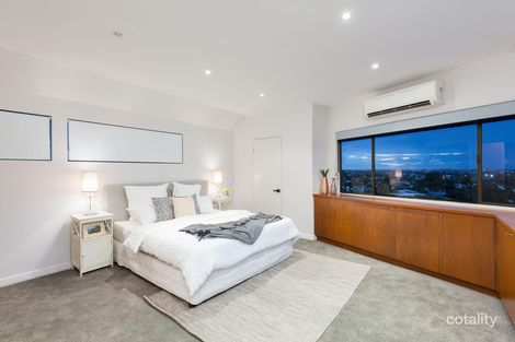 Property photo of 34 Quirinal Crescent Seven Hills QLD 4170