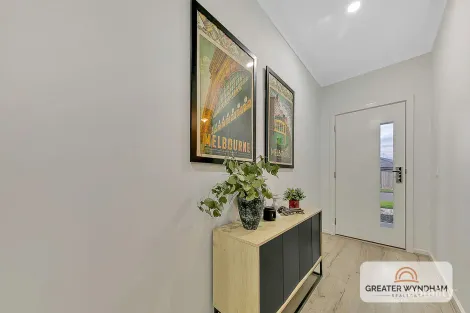 Property photo of 15 Indura Drive Werribee VIC 3030