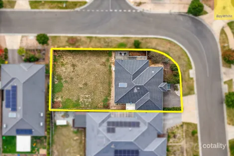 Property photo of 2 Cromarty Circuit Darley VIC 3340