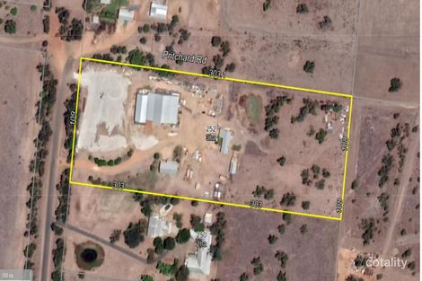 252 Opal St, Emerald, QLD 4720