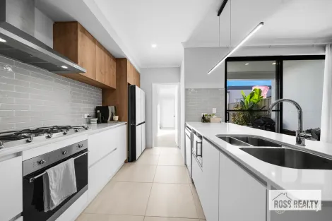 Property photo of 24 Silk Chase Forrestfield WA 6058