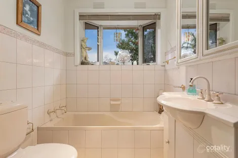 Property photo of 28 Sheahans Road Bulleen VIC 3105