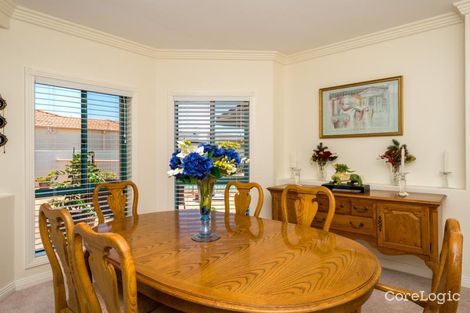 Property photo of 8 Sir Bruce Small Boulevard Benowa QLD 4217