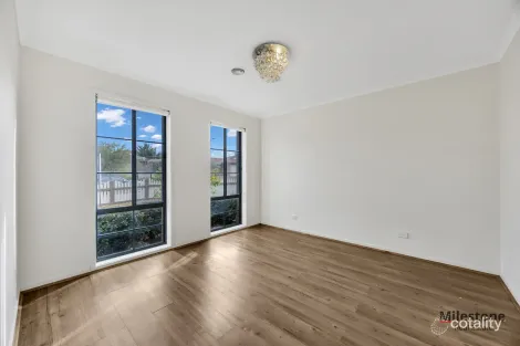Property photo of 32 Ashton Crescent Hoppers Crossing VIC 3029