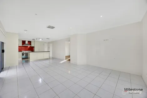 Property photo of 32 Ashton Crescent Hoppers Crossing VIC 3029