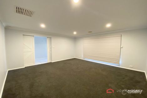 Property photo of 16 Dobell Place Lloyd NSW 2650