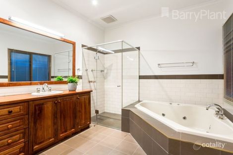 Property photo of 44 Chirnside Drive Chirnside Park VIC 3116