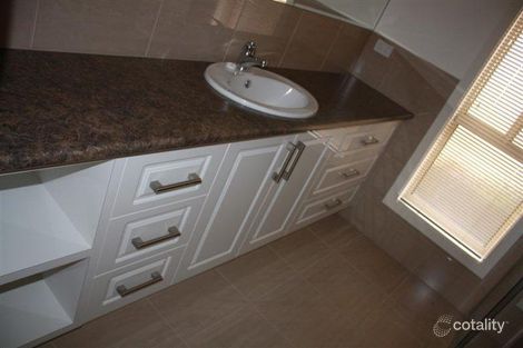 2/48 Stephen St, Gisborne, VIC 3437