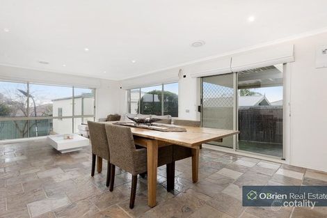 Property photo of 13 Kurrajong Road Narre Warren VIC 3805