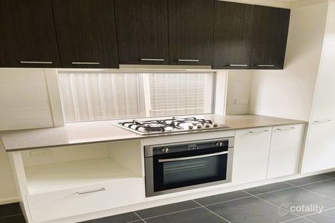 Property photo of 33 Luster Crescent Tarneit VIC 3029