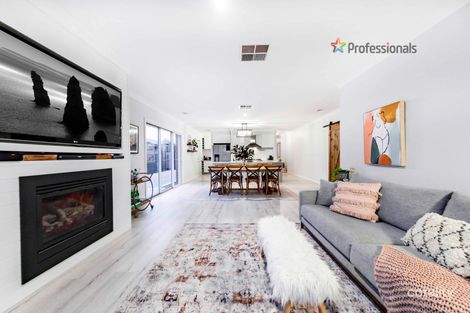 Property photo of 20 Caro Way Fraser Rise VIC 3336