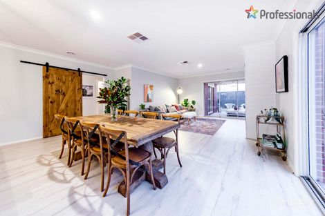 Property photo of 20 Caro Way Fraser Rise VIC 3336