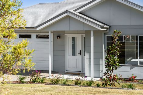 Property photo of 40 Vista Crescent Mount Kynoch QLD 4350