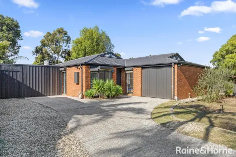 Property photo of 18 Thurmand Court Roxburgh Park VIC 3064