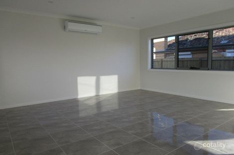 Property photo of 2/27 Vincent Avenue St Albans VIC 3021