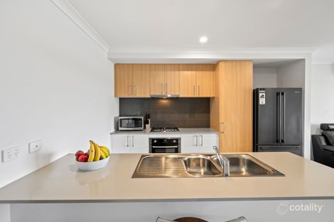 Property photo of 8 Daphne Walk Clyde VIC 3978