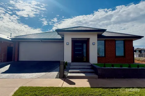 6 Northstowe Cres, Strathtulloh, VIC 3338
