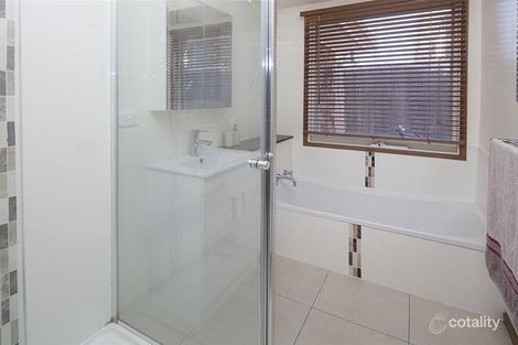 Property photo of 38 Clifton Way Endeavour Hills VIC 3802