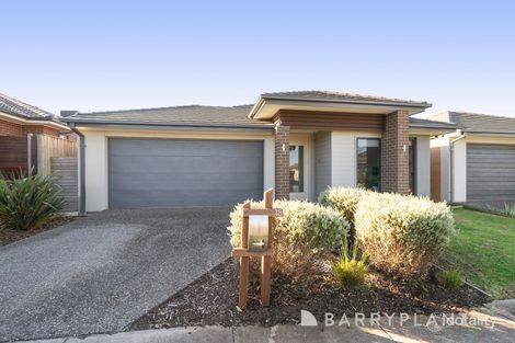 18 Dalveen Dr, Fraser Rise, VIC 3336