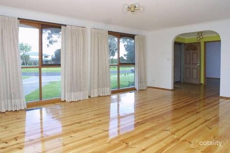 Property photo of 2 Earlston Square Berwick VIC 3806
