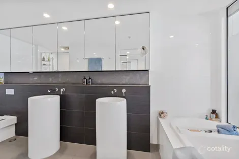 Property photo of 1402/1 Oracle Boulevard Broadbeach QLD 4218
