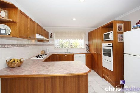 Property photo of 2 Sue Place Berwick VIC 3806